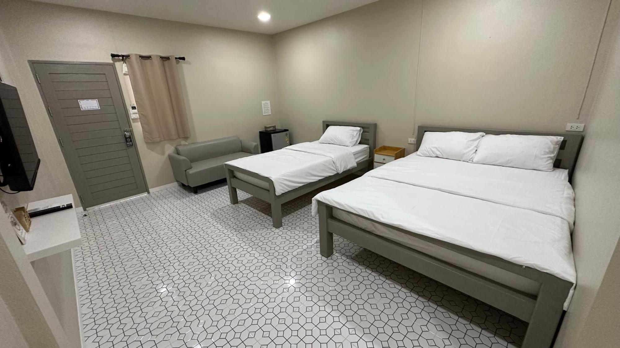 Juni House Chumphon Bed and Breakfast Εξωτερικό φωτογραφία