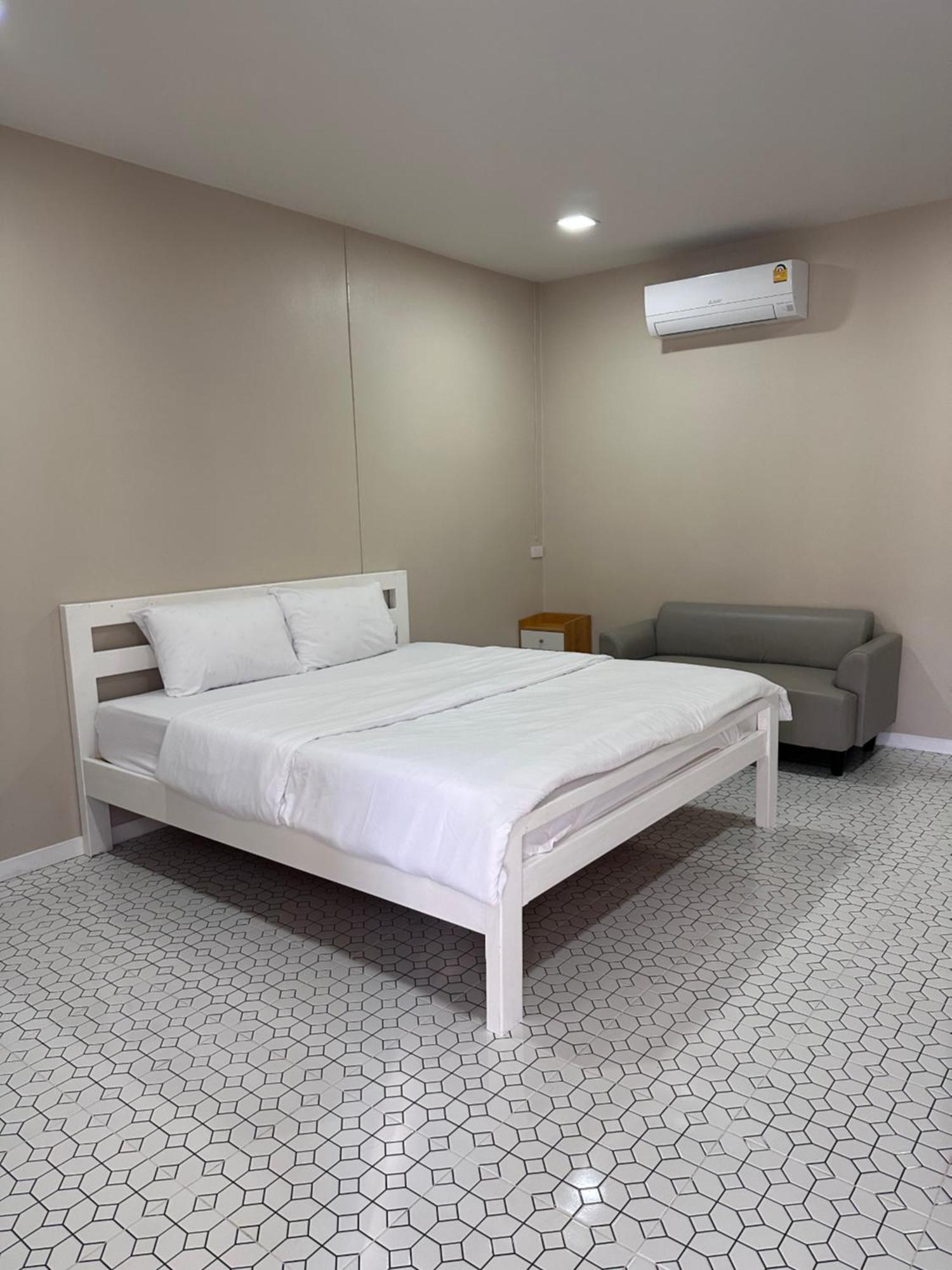 Juni House Chumphon Bed and Breakfast Εξωτερικό φωτογραφία