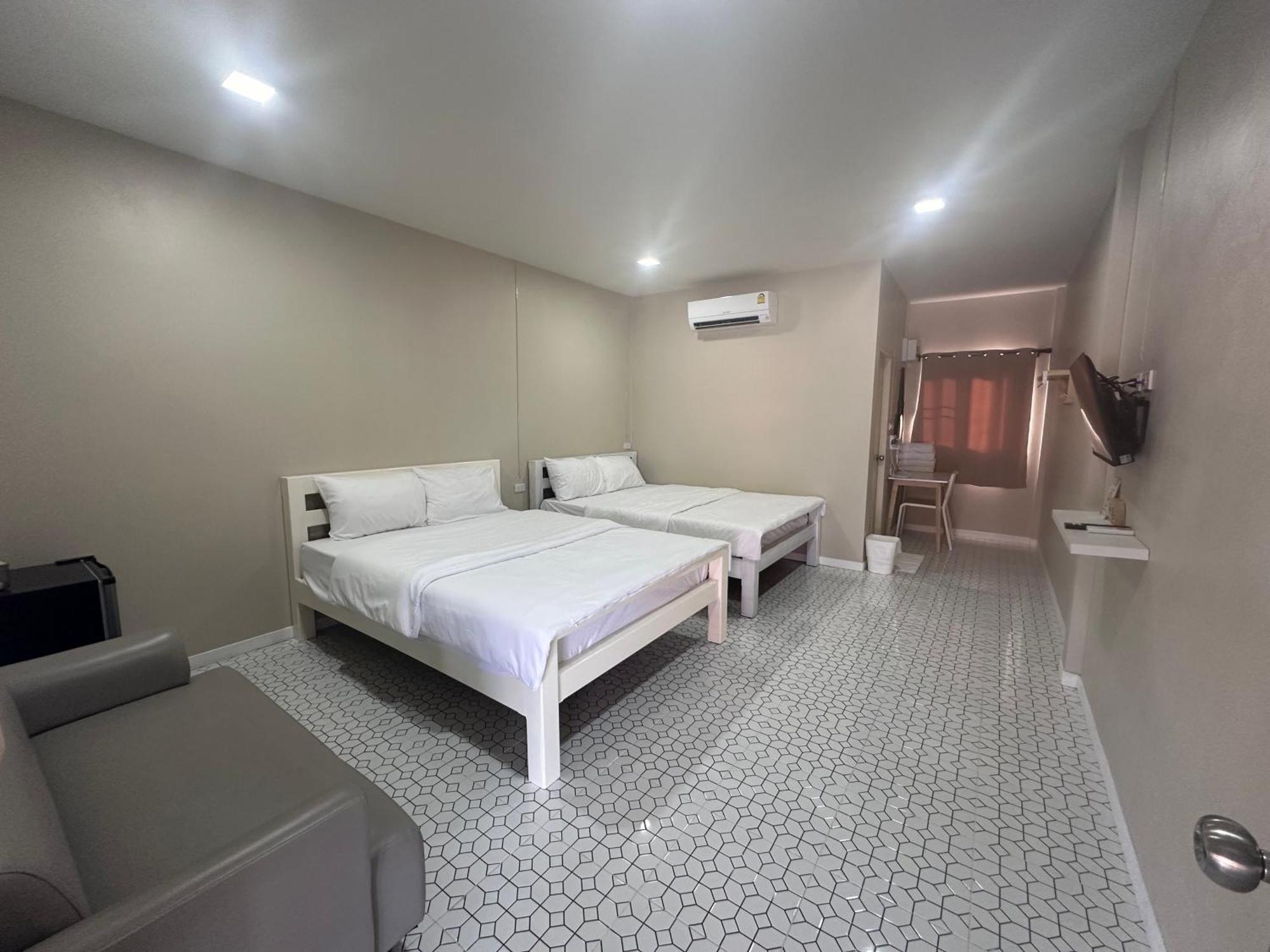 Juni House Chumphon Bed and Breakfast Εξωτερικό φωτογραφία