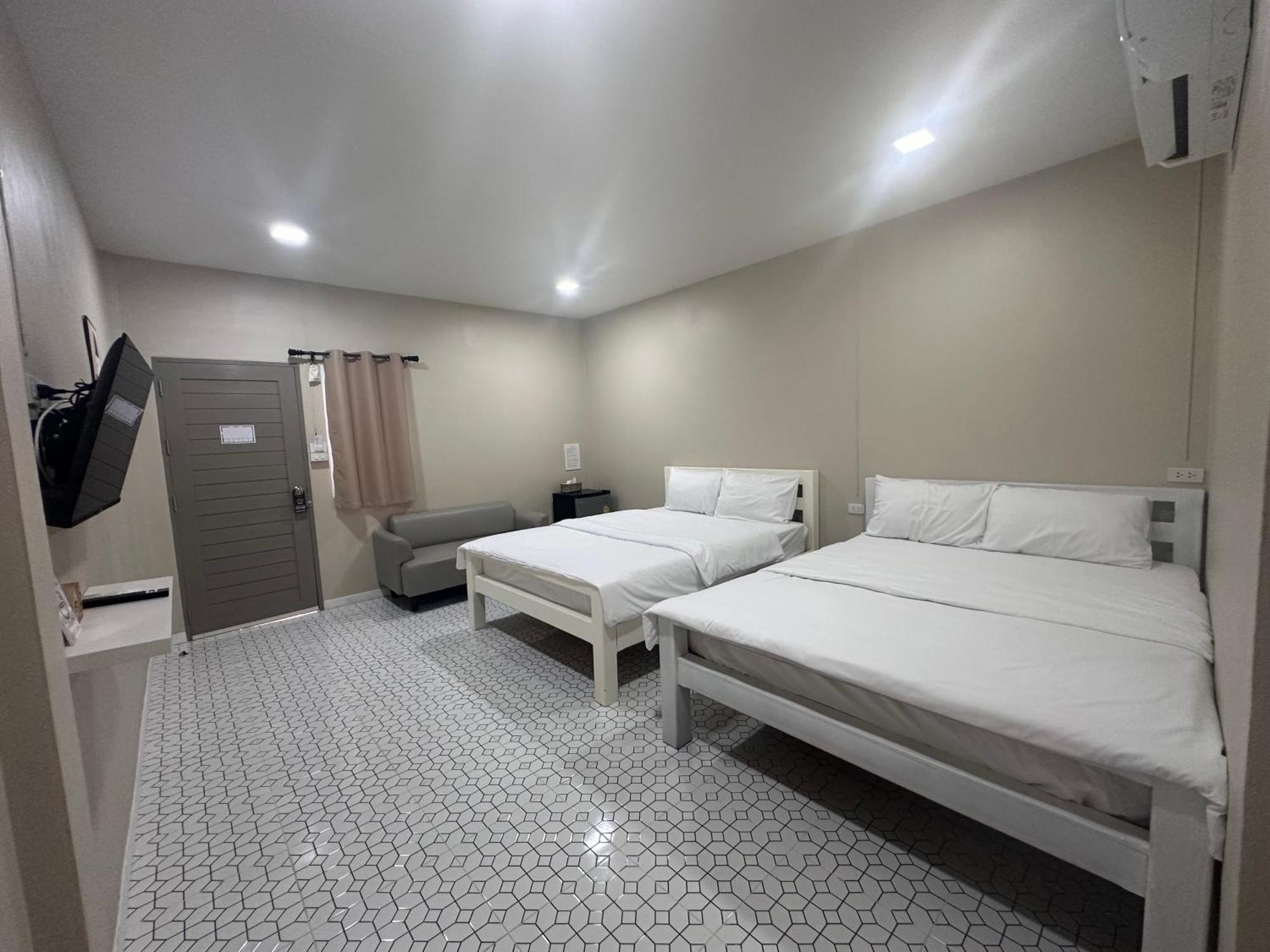 Juni House Chumphon Bed and Breakfast Εξωτερικό φωτογραφία